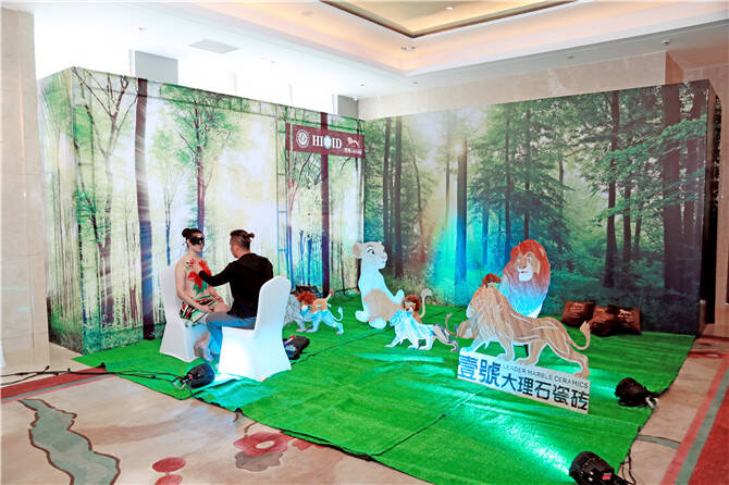 1别出心裁的瓷砖情景展示.JPG