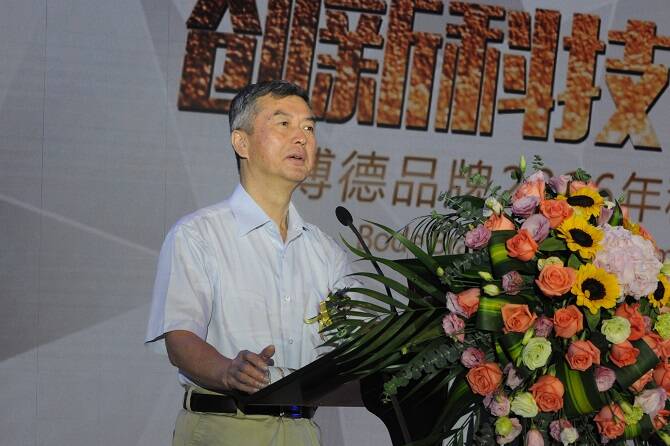 2中国建筑卫生陶瓷协会常务副会长缪斌2.JPG
