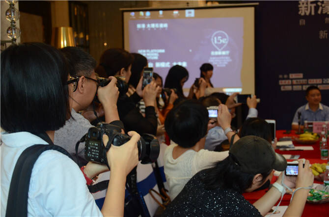 5新濠大理石瓷砖发布会上的媒体的长枪短炮 (2).JPG