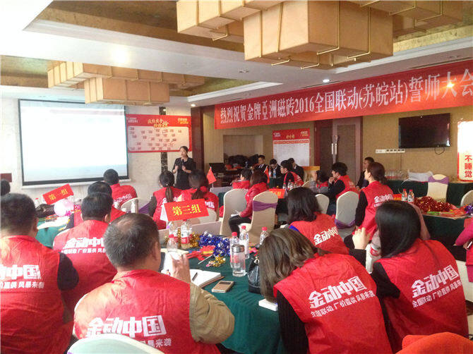 培训老师讲解终端销售技巧.jpg