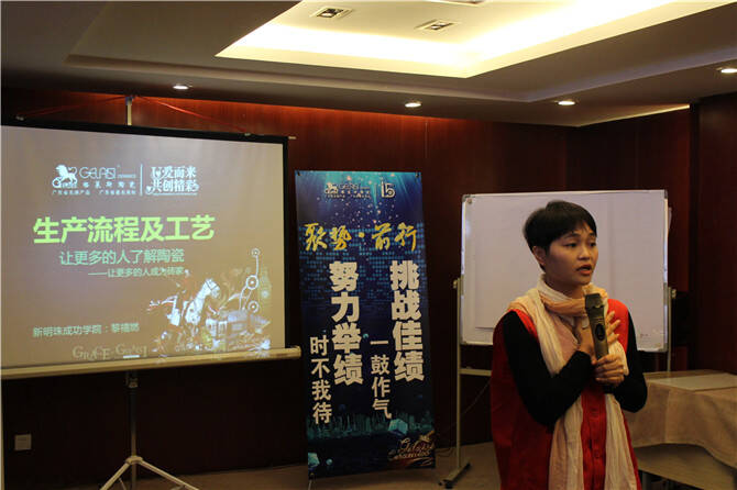 8.黎禧燃老师讲课.jpg