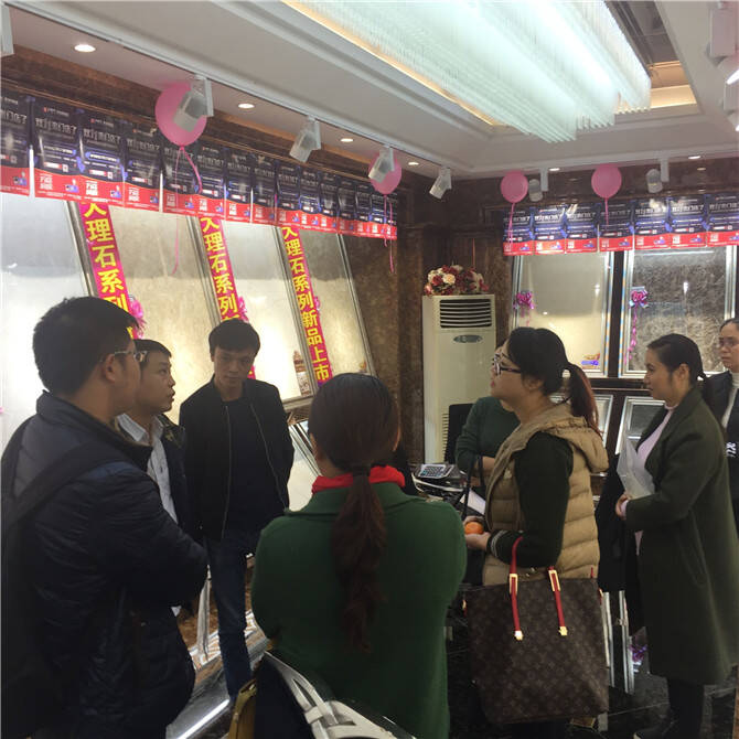 店面参观.jpg
