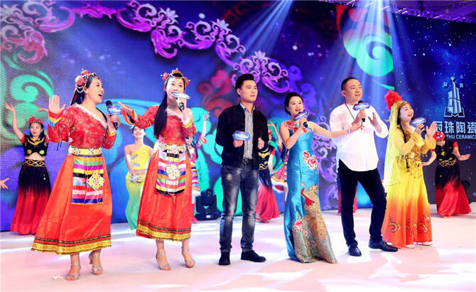 18-插图十八：精彩纷呈的节目表演.jpg